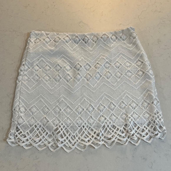 Forever 21 White Geometric Net Lace Mini Skirt Large - Picture 1 of 3